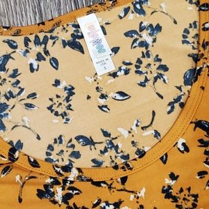 LuLaRoe Perfect T Small
